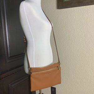 Michael Kors Pebble Leather Crossbody EUC